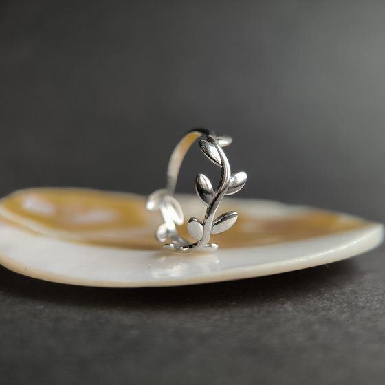 Серебряное кольцо без камней