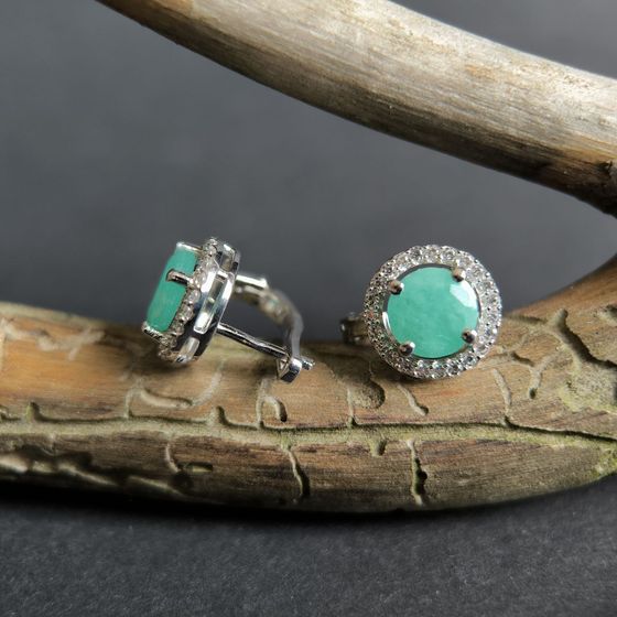 Серебряные серьги с изумрудом, фианитами