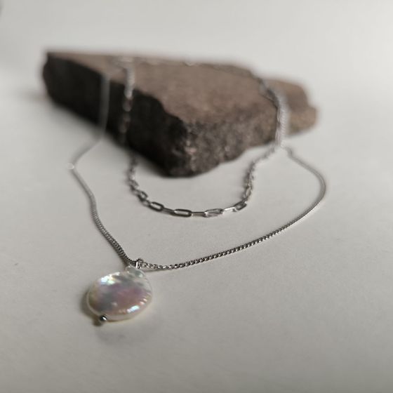 Серебряное колье с жемчугом барочным