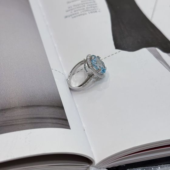 Серебряное кольцо с топазом 6.89ct, фианитами