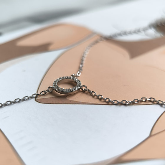 Серебряное колье с фианитами