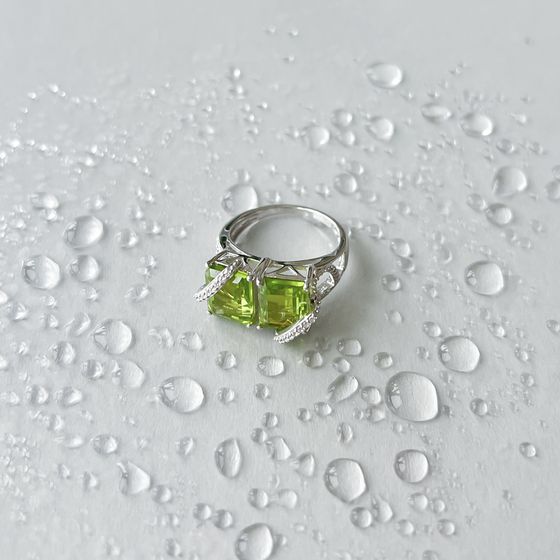 Серебряное кольцо с хризолітом 8.445ct, фианитами