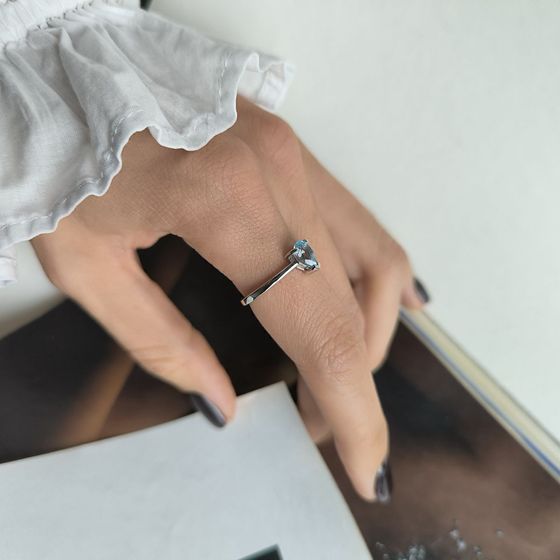 Серебряное кольцо с топазом 0.771ct