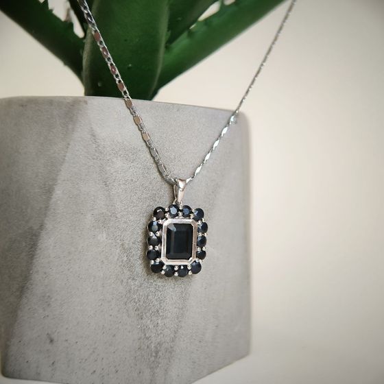 Серебряная подвеска с сапфиром 4.763ct