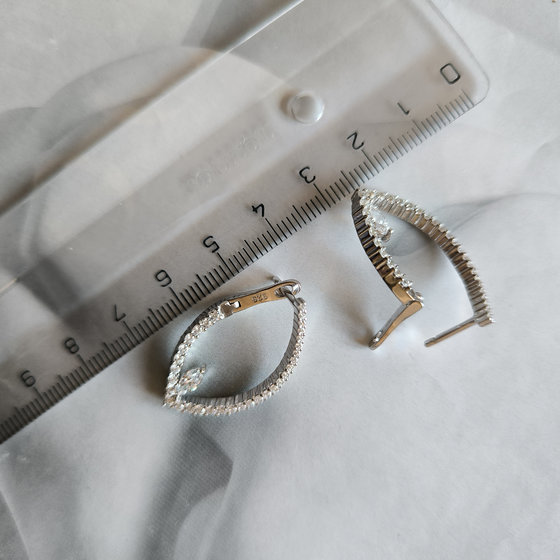 Серебряные серьги с фианитами