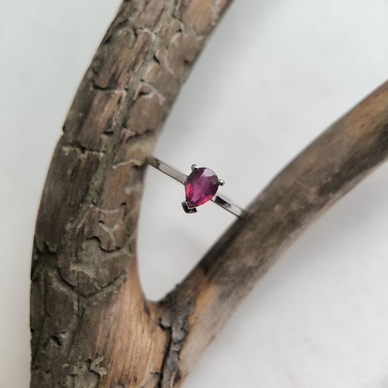 Серебряное кольцо с рубином 0.975ct