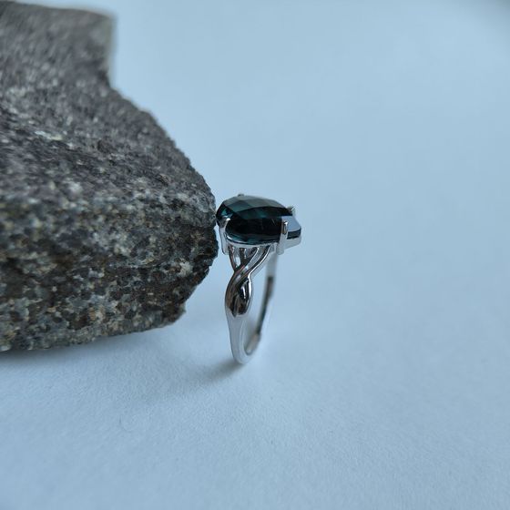 Серебряное кольцо с топазом Лондон Блю 3.363ct