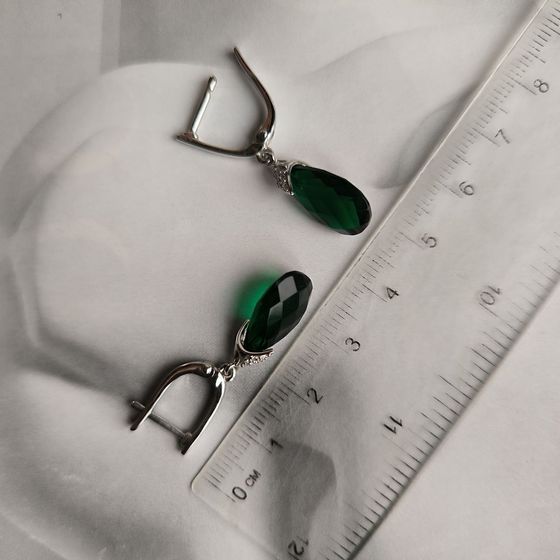 Серебряные серьги с изумрудом nano 8.965ct