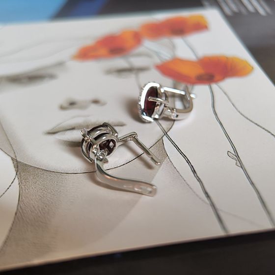 Серебряные серьги с гранатом 3.331ct