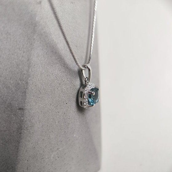 Серебряная подвеска с топазом Лондон Блю 1.062ct, фианитами