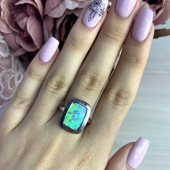Серебряное кольцо с опалом
