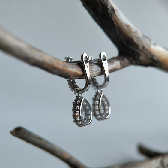 Серебряные серьги с фианитами