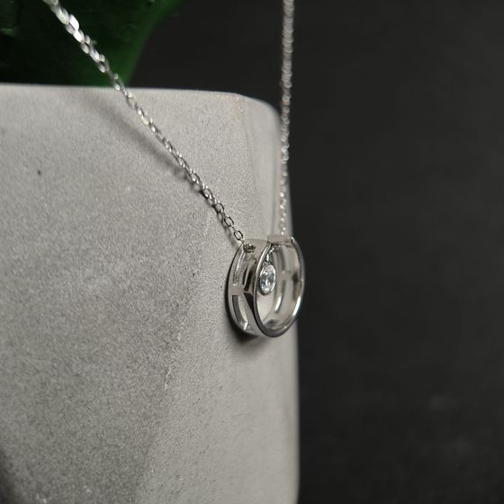 Серебряное колье с фианитами
