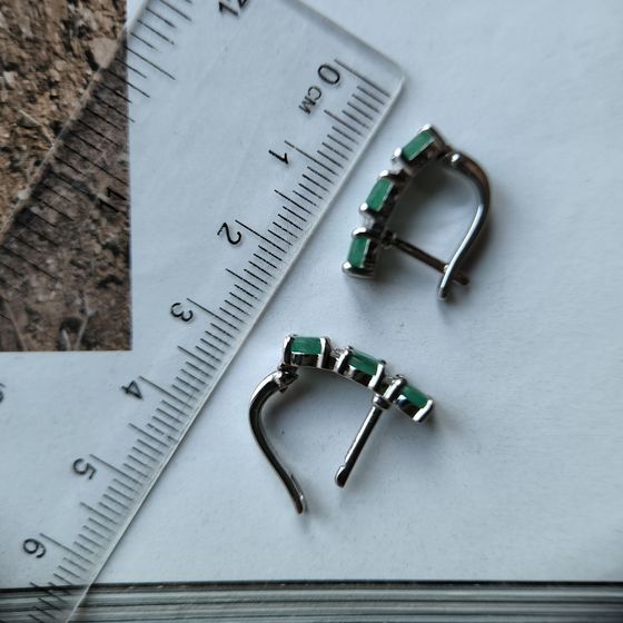 Серебряные серьги с изумрудом 2.823ct