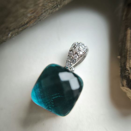 Серебряная подвеска с фианитами