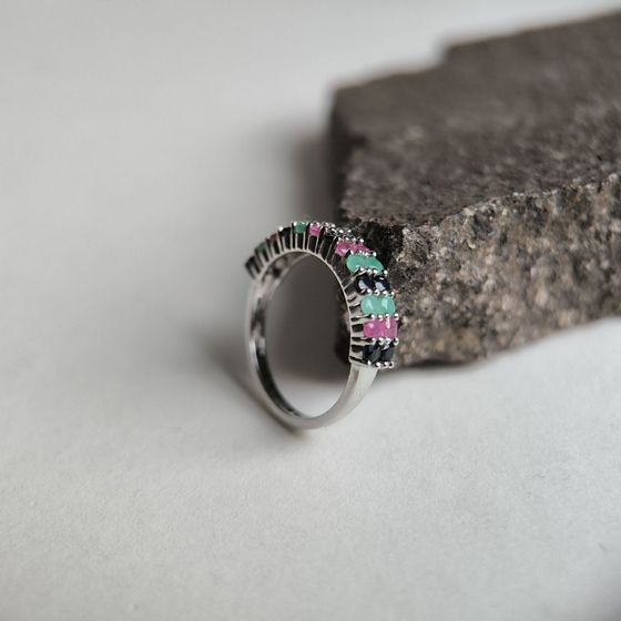 Серебряное кольцо с сапфиром 1.917ct, изумрудом, рубином