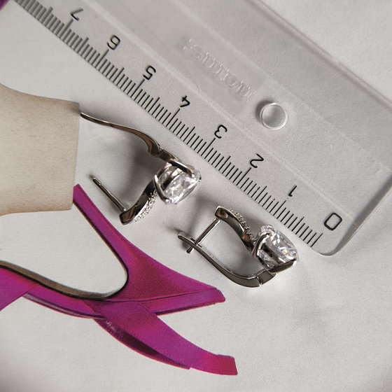 Серебряные серьги с фианитами