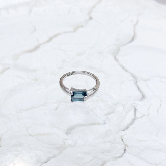 Серебряное кольцо с топазом Лондон Блю 1.283ct