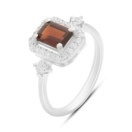 Серебряное кольцо с гранатом