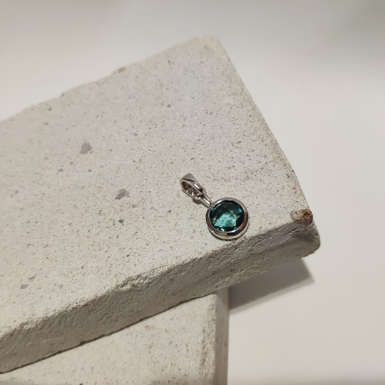 Серебряная подвеска с топазом Лондон Блю 0.642ct