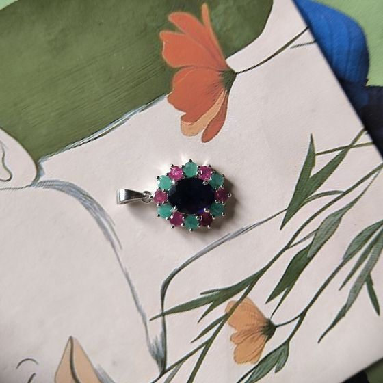 Серебряная подвеска с сапфиром 5.05ct, рубином, изумрудом