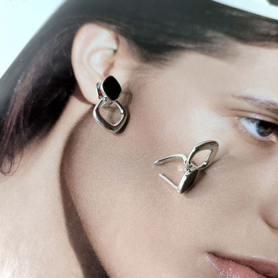 Серебряные серьги с ониксом