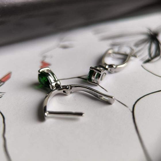 Серебряные серьги с изумрудом nano 1.1ct