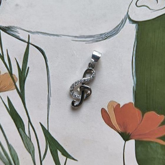 Серебряная подвеска с фианитами