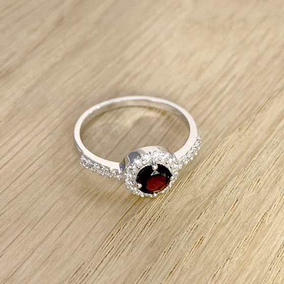 Серебряное кольцо с гранатом 0.957ct