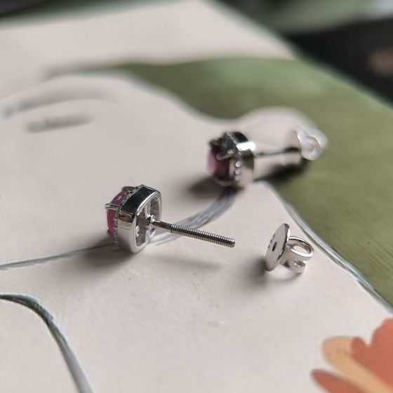 Серебряные серьги с рубином 1.655ct, фианитами