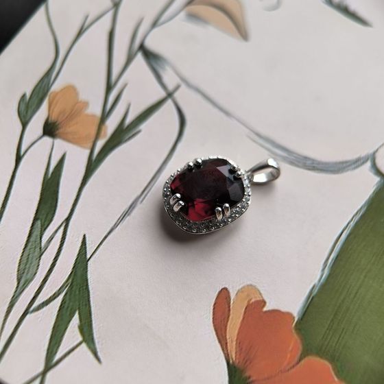 Серебряная подвеска с гранатом 6.17ct, фианитами