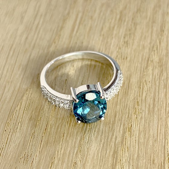 Серебряное кольцо с топазом Лондон Блю 2.244ct