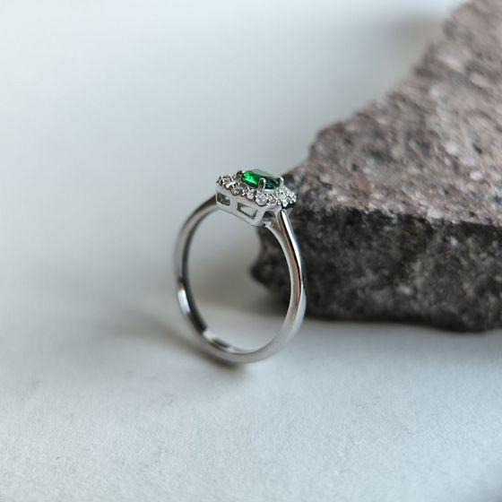 Серебряное кольцо с изумрудом nano 0.32ct