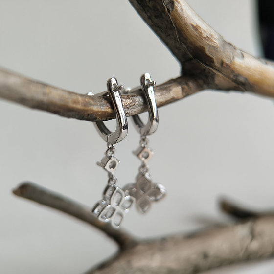 Серебряные серьги с фианитами