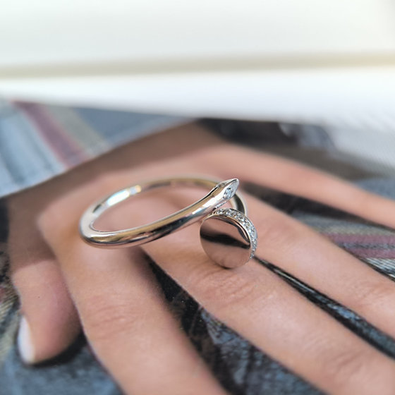 Серебряное кольцо с фианитами