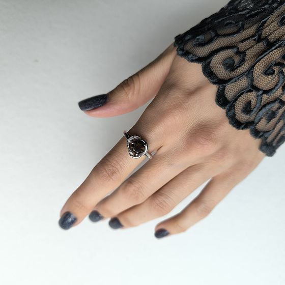 Серебряное кольцо с раухтопазом (дымчатым кварцем) 1.171ct, фианитами