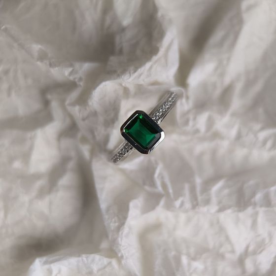 Серебряное кольцо с изумрудом nano 1.045ct