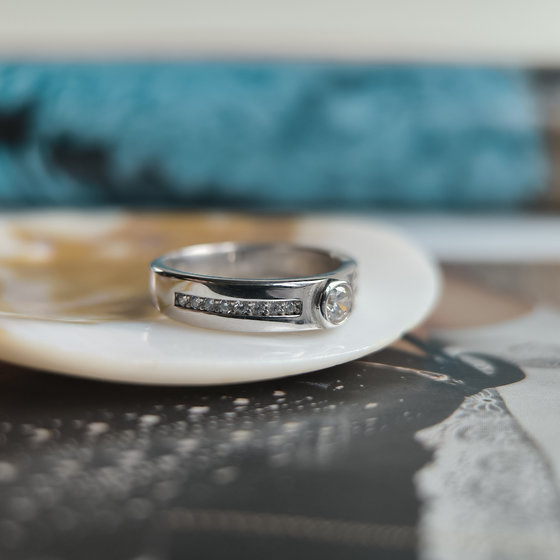 Серебряное кольцо с фианитами