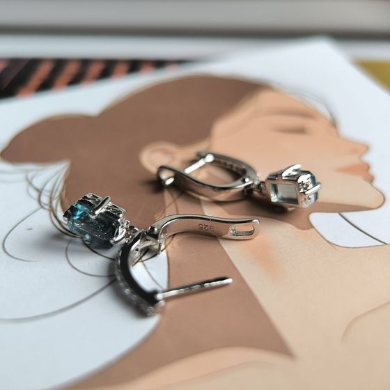 Серебряные серьги с топазом Лондон Блю 2.105ct