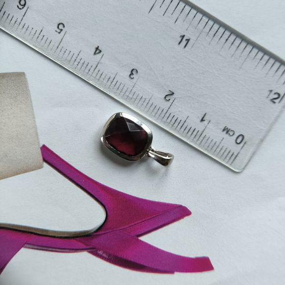 Серебряная подвеска с гранатом nano