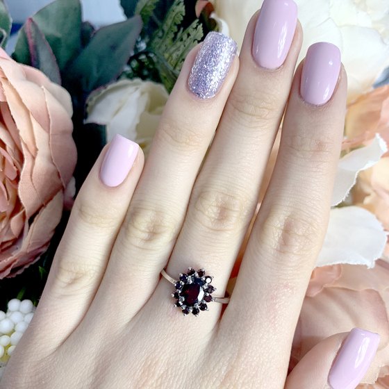 Серебряное кольцо с гранатом 1.5ct