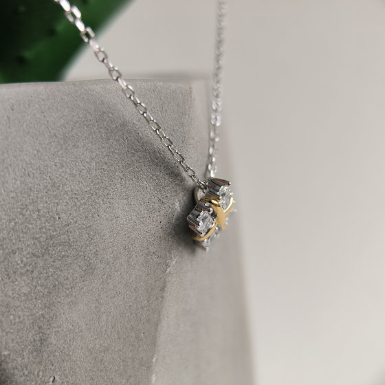Серебряное колье с фианитами