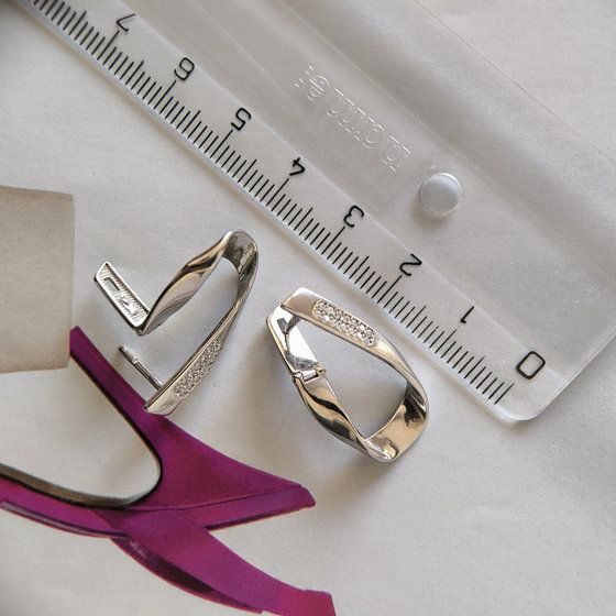 Серебряные серьги с фианитами