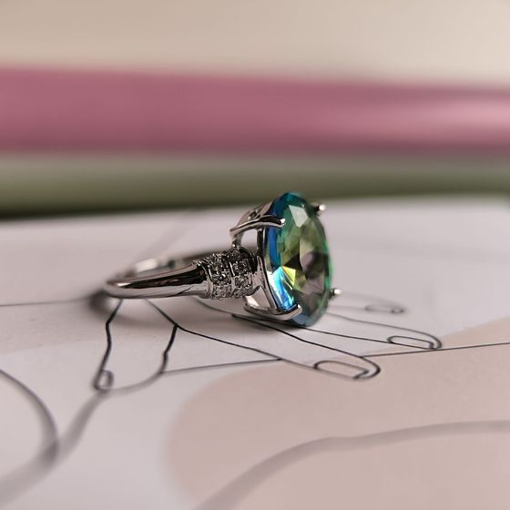Серебряное кольцо с мистик топазом 3.78ct