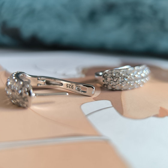 Серебряные серьги с фианитами