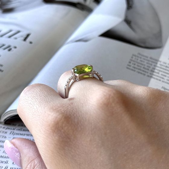 Серебряное кольцо с хризолітом 3.573ct