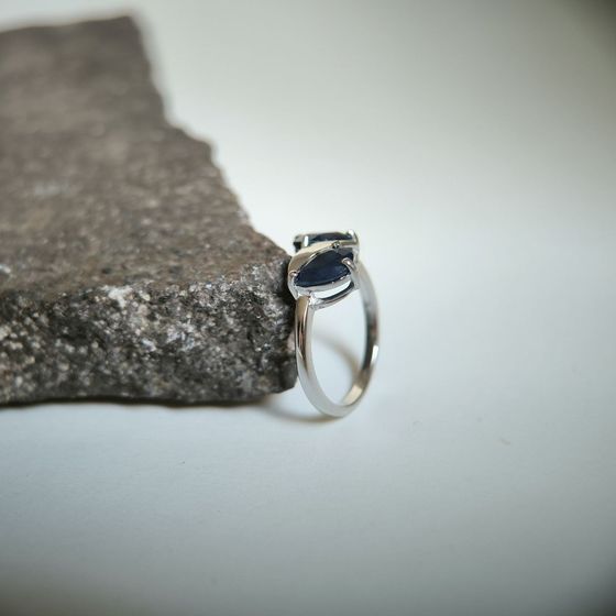 Серебряное кольцо с сапфиром 2.658ct