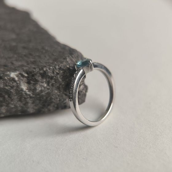 Серебряное кольцо с топазом Лондон Блю 0.536ct