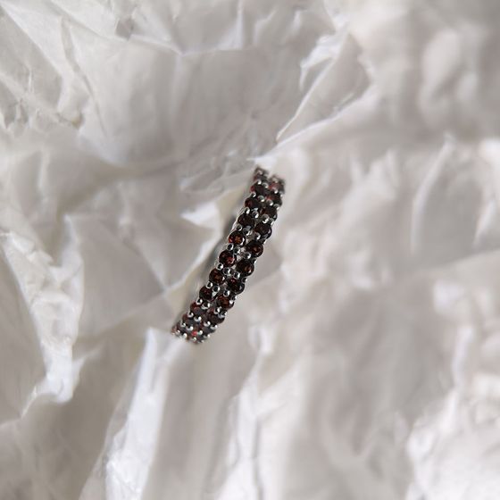 Серебряное кольцо с гранатом