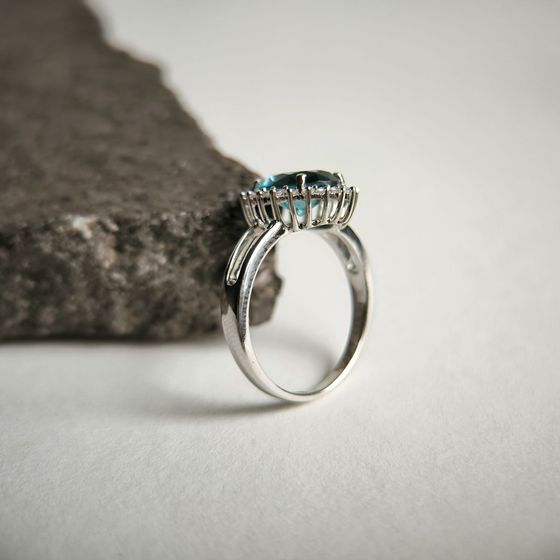 Серебряное кольцо с топазом Лондон Блю 2.272ct